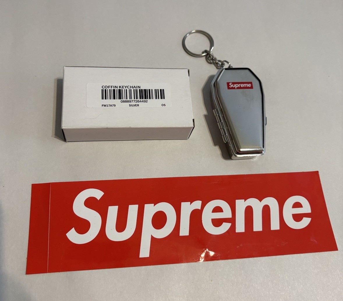 小物 Supreme Coffin Keychain Supreme FW17 2017 Coffin Keychain Box Logo - Brand New With Box | eBay