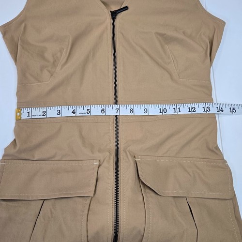 Vestido utilitario Anatomie Kourt sin mangas cremallera frontal cuello en V talla XS caqui de viaje - Imagen 8 de 10