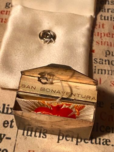 RARO RELICARIO DE PLATA San Buenaventura el "Doctor Seráfico": corazón pintado a mano - Imagen 10 de 15