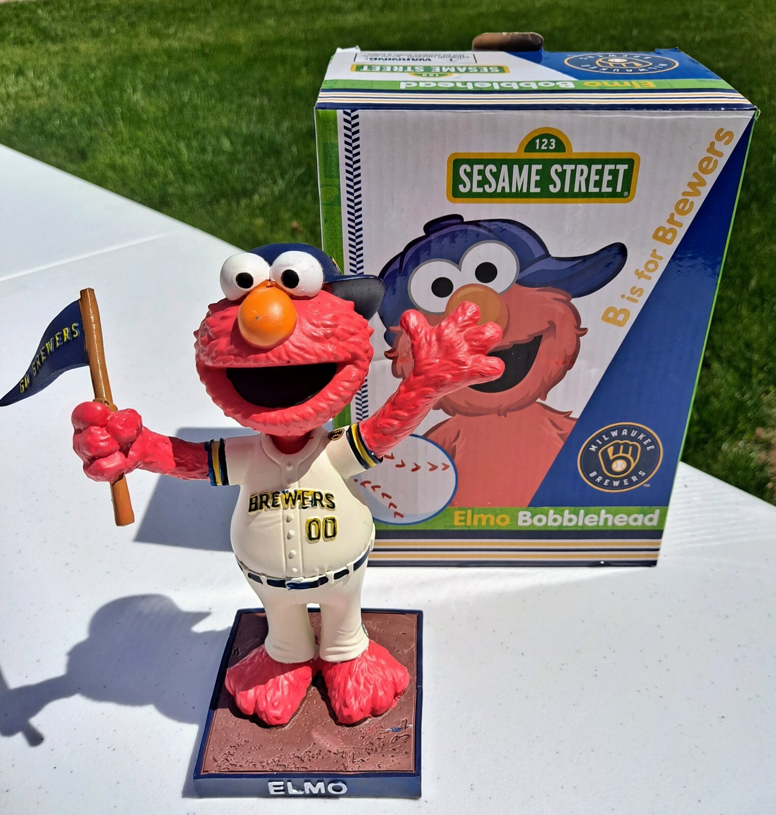 2022 Elmo Sesame Street Milwaukee Brewers SGA Bobblehead  Limited Edition