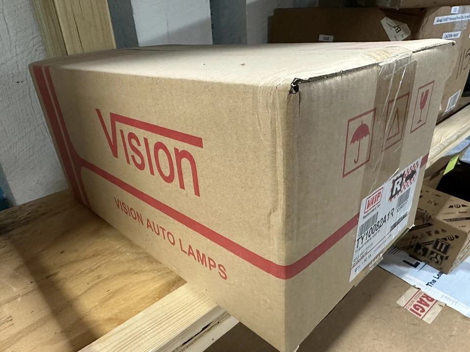 Faro de repuesto lateral pasajero Vision Automotive TY10082A1R Toyota Camry Foto 2 de 2