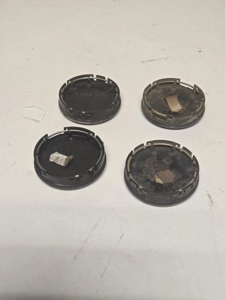 Juego de 4 cubiertas de llanta para buje de polvo de tuerca de rueda OEM Volvo 30666913 NEGRAS F0904 Foto 3 de 3