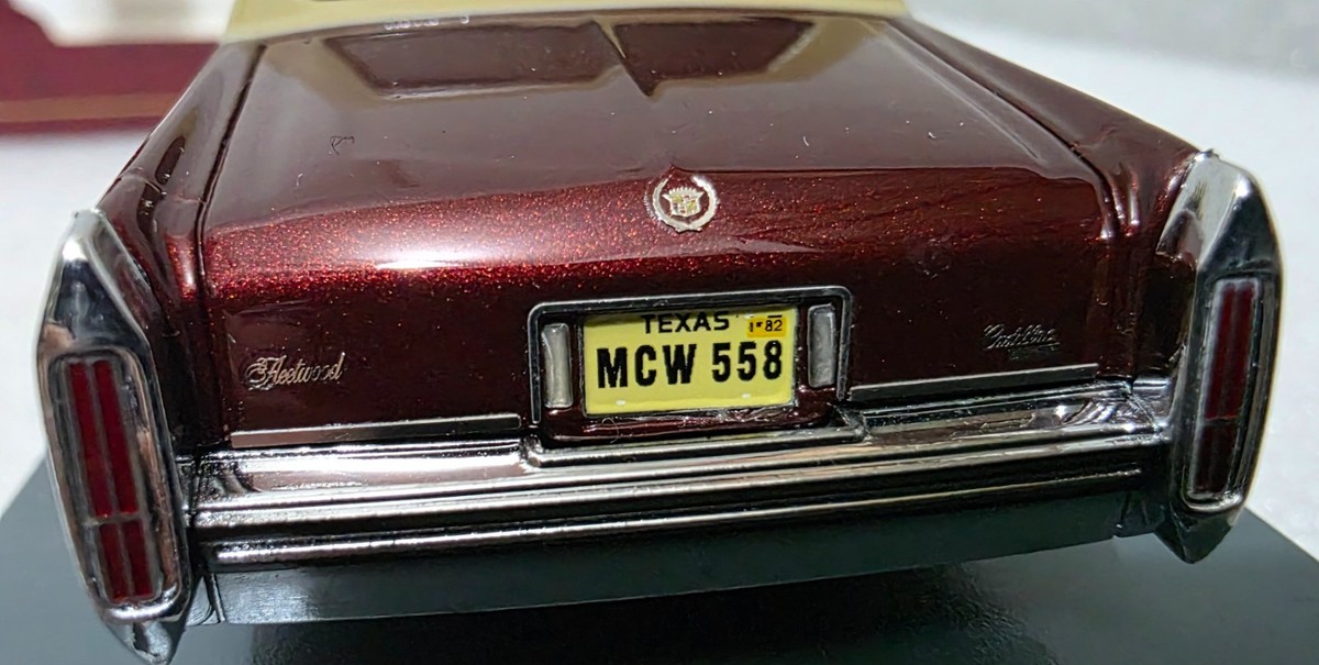 Cadillac Fleetwood Brougham 1982 Red 1:43 Neo American Excellence