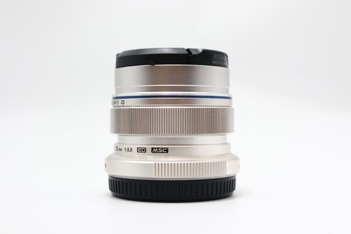 OM SYSTEM OLYMPUS M.Zuiko Digital ED 12mm F2.0 Silver - Picture 2 of 12