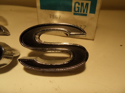 NOS GENUINE GM PARTS 67 68 69 CHEVY CAMARO SS FENDER EMBLEMS NEW (2) 3987377 - Picture 3 of 12