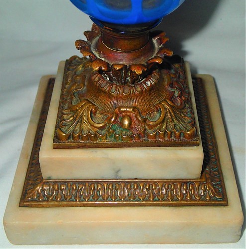 ANTIQUE 1860s BOSTON SANDWICH GLASS CUT DOUBLE OVERLAY BLUE OIL LAMP MARBLE BASE - Picture 5 of 11