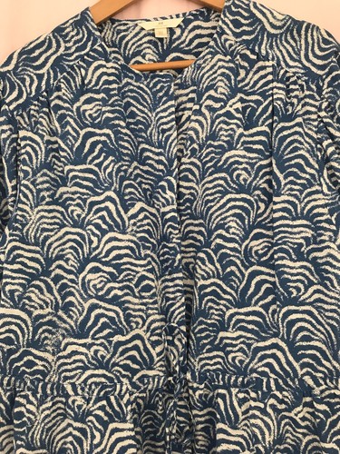 H&M Linen blend, blue and white, button front dress, Size M, fit 14/16 - Picture 4 of 7