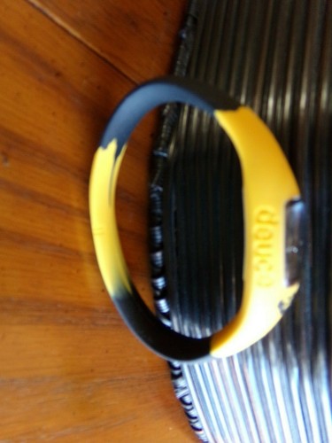 "UNIVERSITY of IOWA HAWKEYES" NCAA Licensed Yellow DEUCE Watch New in Box $33 - Picture 4 of 11