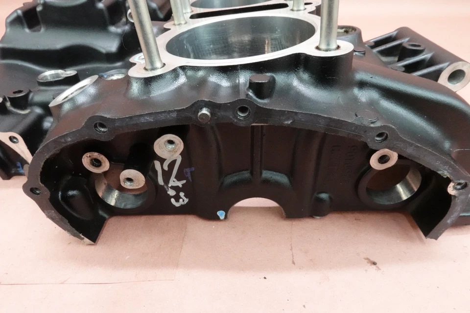 Cárter superior del motor Triumph Scrambler 2006-2017 Foto 3 de 4