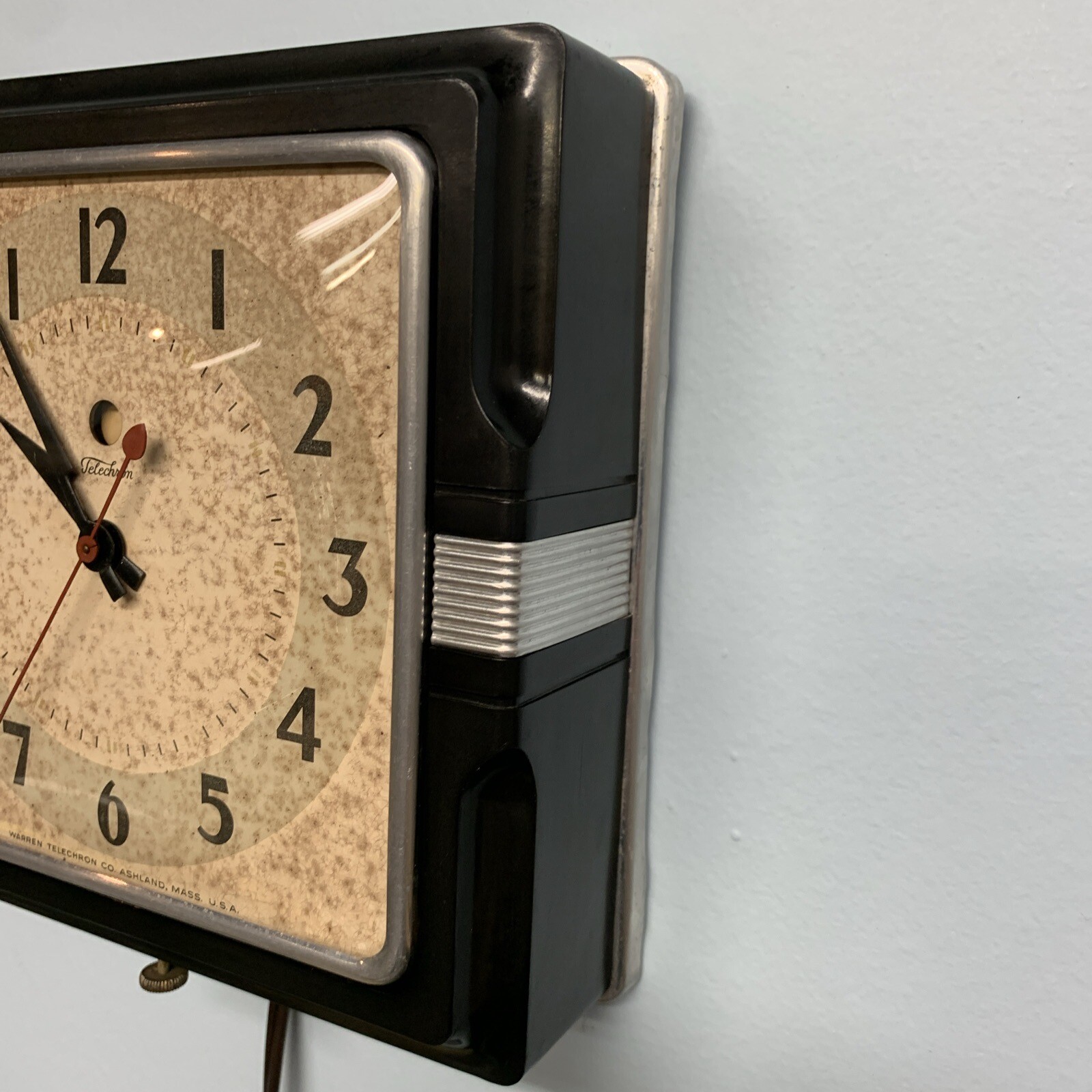 POST WAR “THE CAFE” TELECHRON KITCHEN WALL CLOCK MODEL 2H11 WORKING