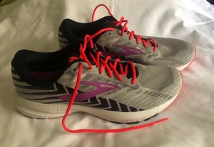 brooks womens size 6