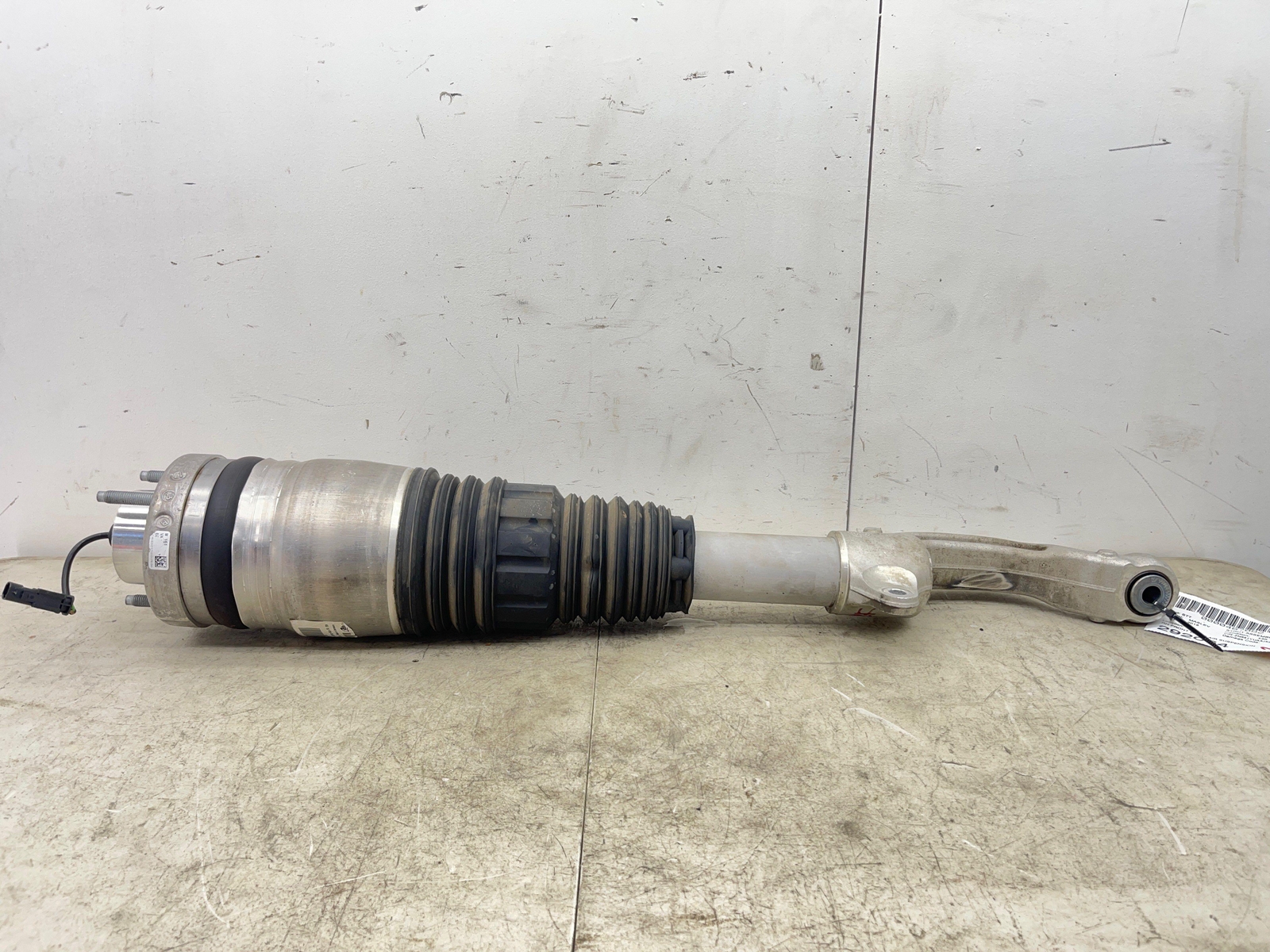 2017-2022 MASERATI LEVANTE FRONT RIGHT AIR SUSPENSION STRUT SHOCK ABSORBER OEM
