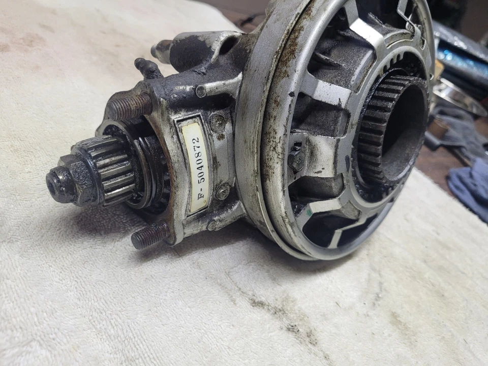 Honda CB900 / CB 900C Moto Caja de cambios Diferencial de accionamiento final Foto 2 de 4