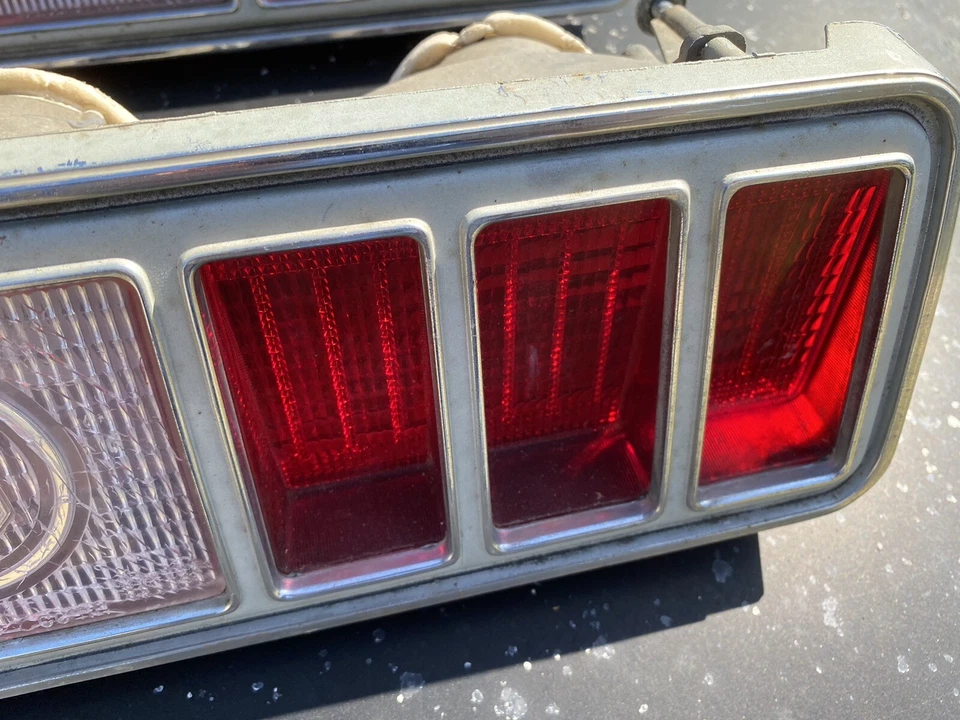 Dodge Royal Monaco 1975 1976 1977 luz trasera lente bisel carcasa par Foto 4 de 4