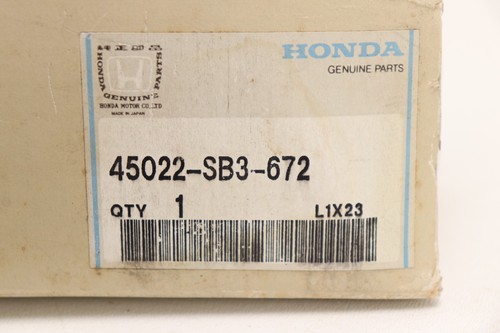 NOS Genuine Honda Front Brake Pad Set 45022-SB3-672 - Fits 1984-1987 Civic - Picture 4 of 4