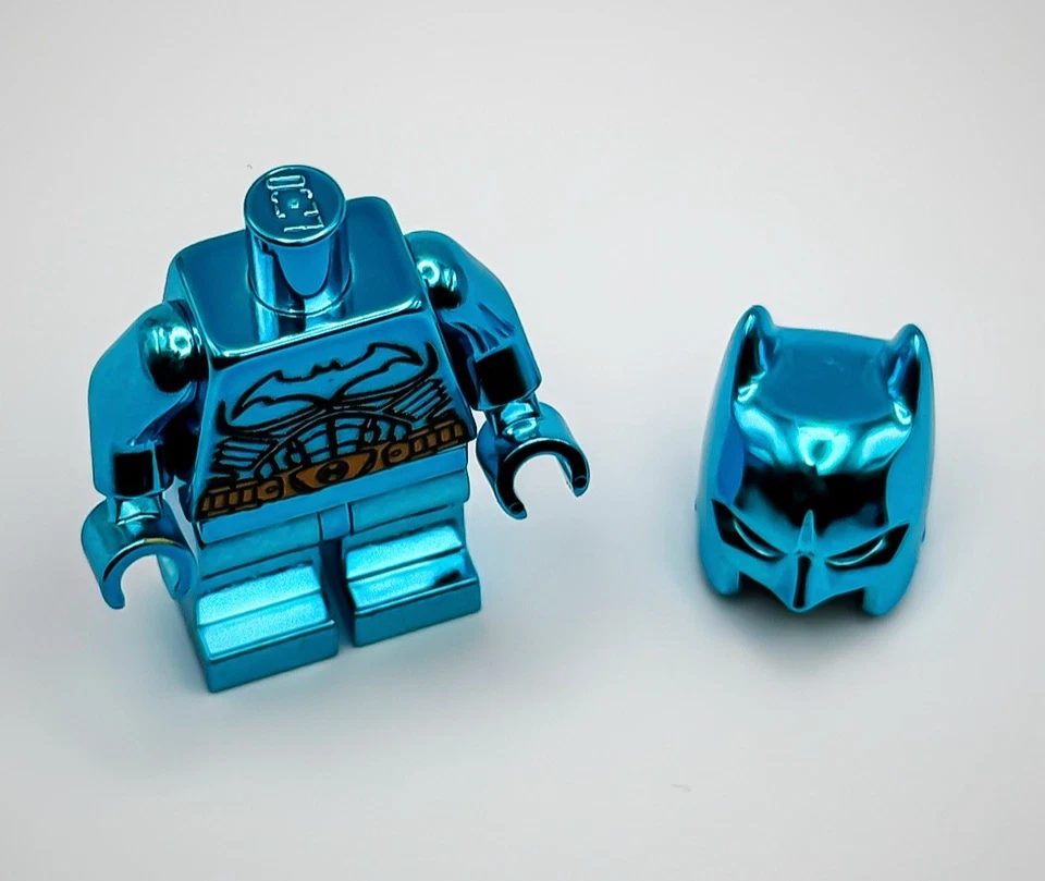Lego Chrome Blue Plated Batman open Chin Minifigure DC Superheroes New!! - Image 2 of 3