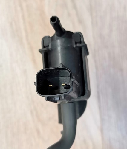Honda Civic Type S FN FK MK8 2.2 Pressure Vacuum Solenoid Valve 1013624800 OE - Picture 3 of 4