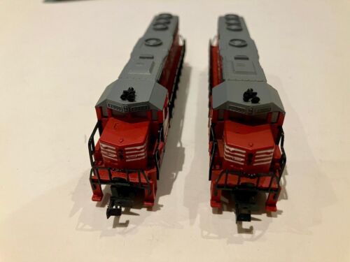 Atlas N Guage Locomotives Burlington Red 2173 x 2 - Picture 2 of 3