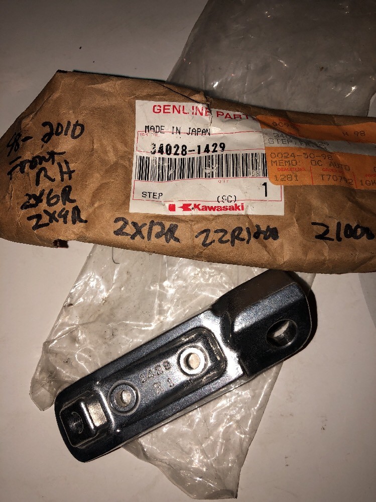アイルランド KAWASAKI OEM RIGHT FRONT STEP FOOTPEG ZX6R ZX9R ZX12R