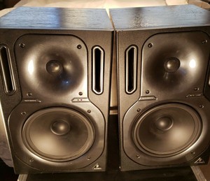 behringer truth b2031a