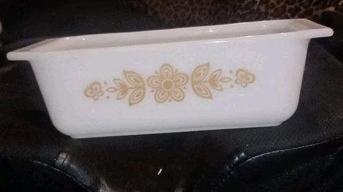 Pyrex Gold Butterfly Loaf Pan 913 8.5 X 4. 5 X 2.5 Made In USA Ovenware Vintage