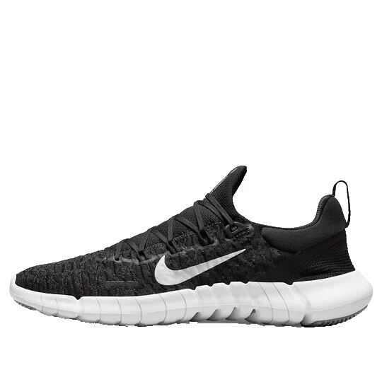 Nike White Solid Athletic Shoes for Women