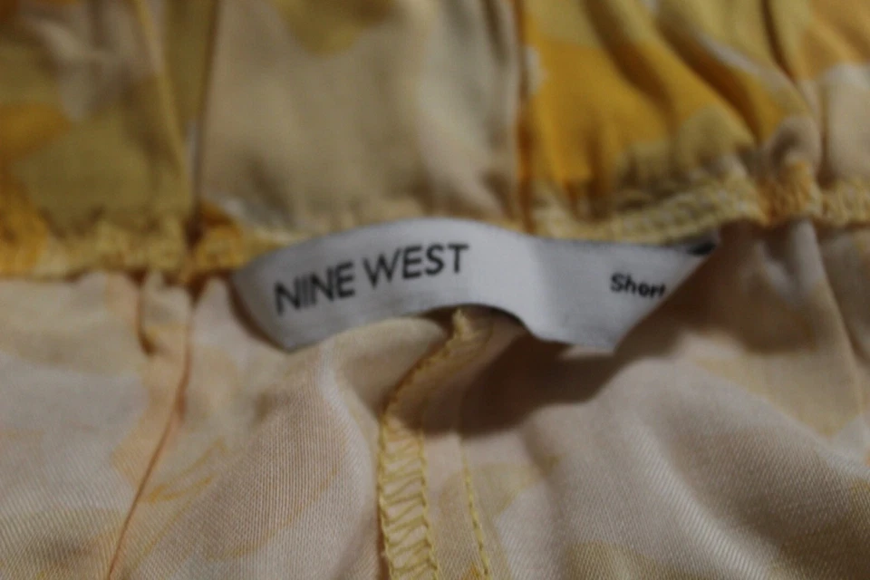 Women's Nine West Yellow Camo Floral Mid-Rise Pull-On Soft Shorts Size Large - Image 4 of 4