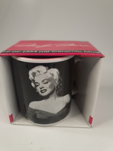 Marilyn Monroe Ceramic Mug - Picture 2 of 3