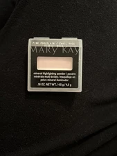 Mary Kay Mineral Highlighting Powder Pink Porcelain New .16 Oz