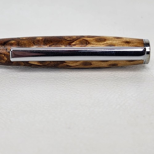 Penna a sfera pigna artigianale legno tornitura croce ricarica bordo cromato - Foto 6 di 13