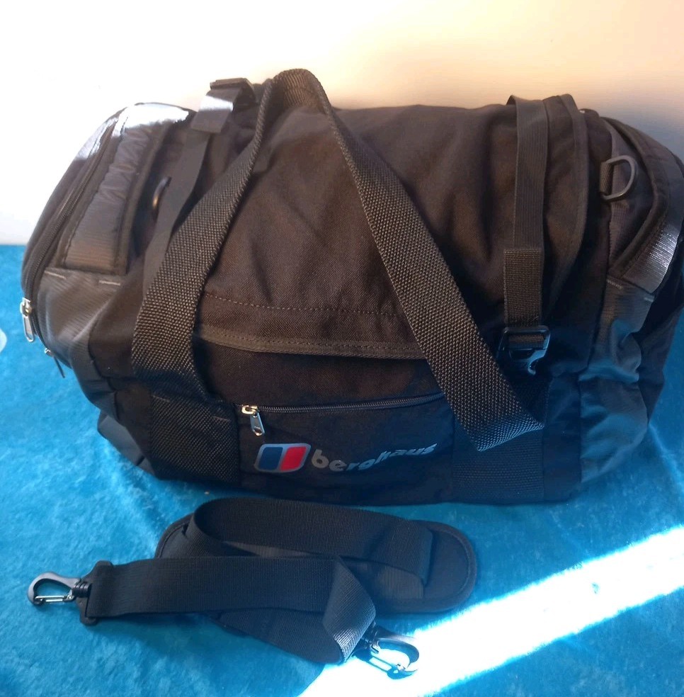 Berghaus Mule 40 Holdall Duffle Bag Black and Gery 40L Excellect