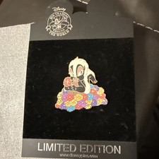 Disney Shopping Flower Skunk Fun w/ Flowers  Bambi LE 250 Rare Pin NEW