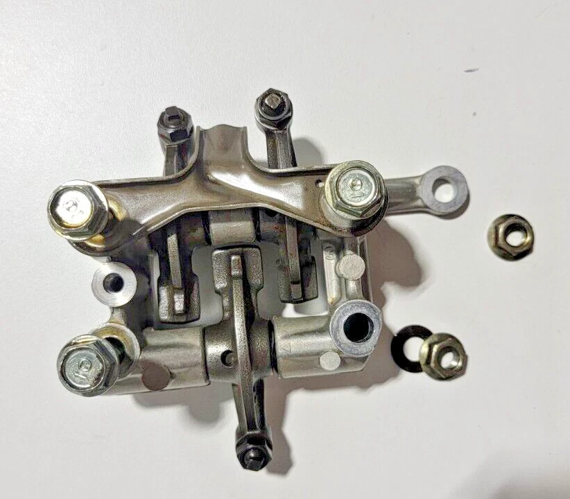 Brazo basculante y soporte de leva torre B 2001-2007 Honda VT750 Shadow Spirit 750 Deluxe Foto 2 de 4