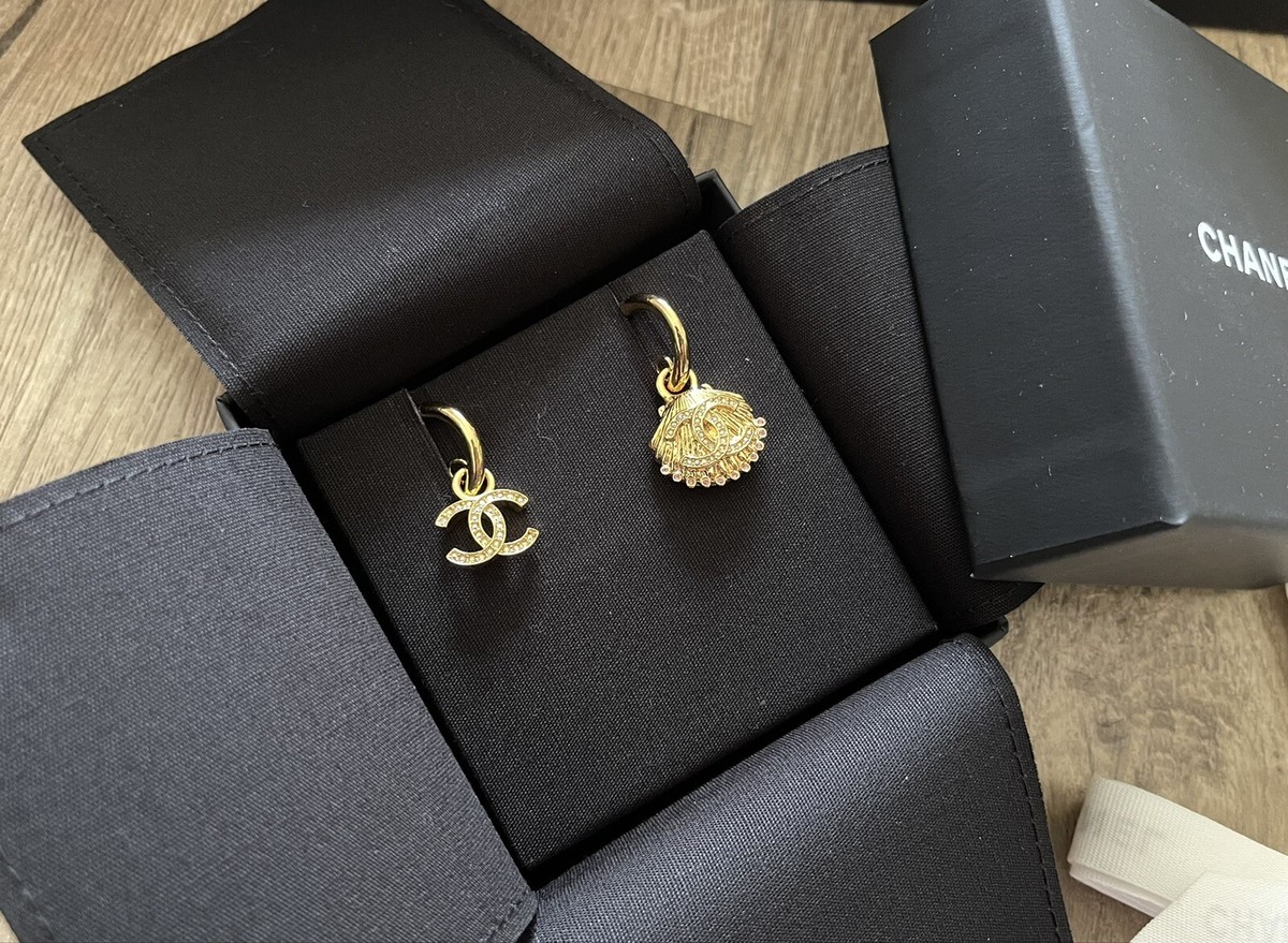 【Chanel】シャネル★earrings★ccロゴピアス★ゴールド CHANEL CC Logos Drop Dangle Earrings Gold Tone 94P Auth w