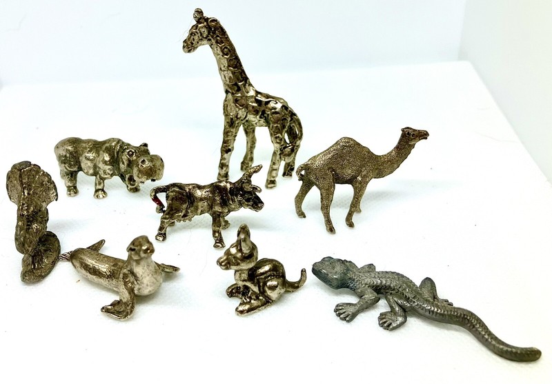 Set of 8 pewter miniatures. a bull,gecko,seal,kangaroo,hippo,giraff,camel&turkey