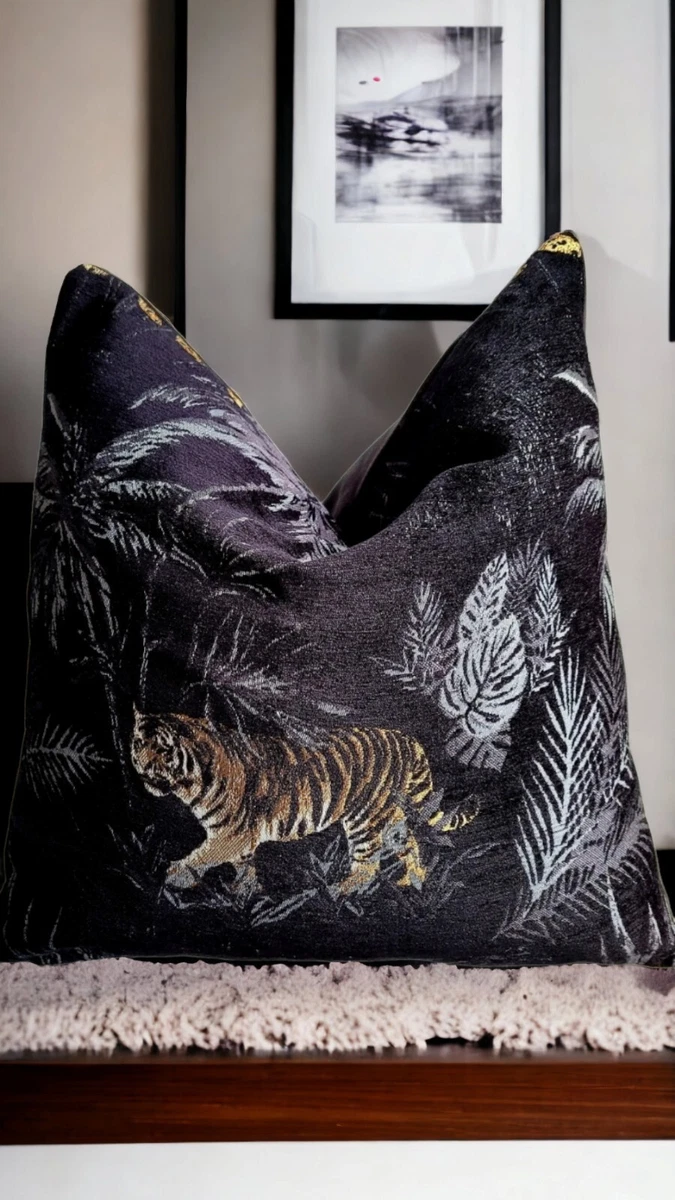 Luxury cushion cover. Velvet black tiger 45x45cm