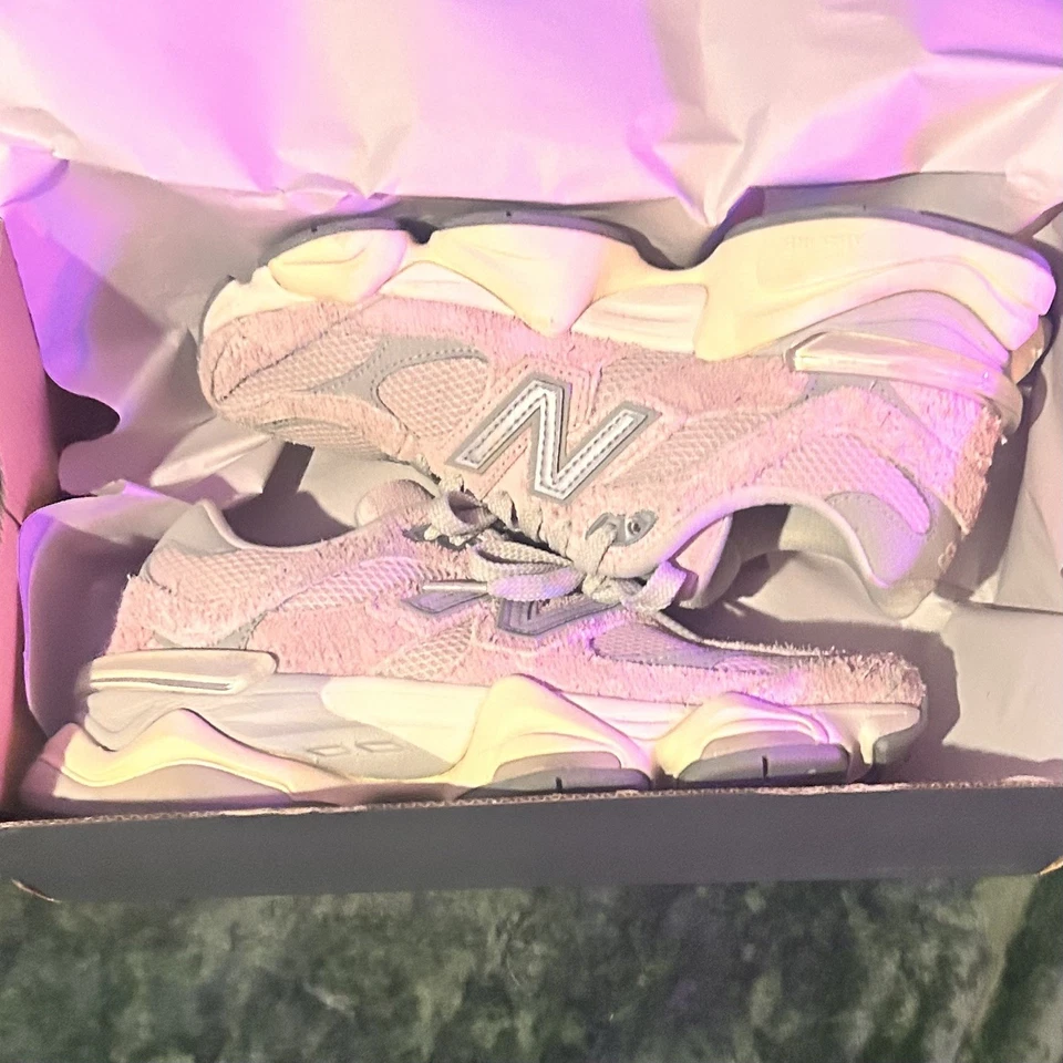 Camurça New Balance 9060 roxa branca U9060HSP feminina tamanho 7.5 - Imagem 2 de 4