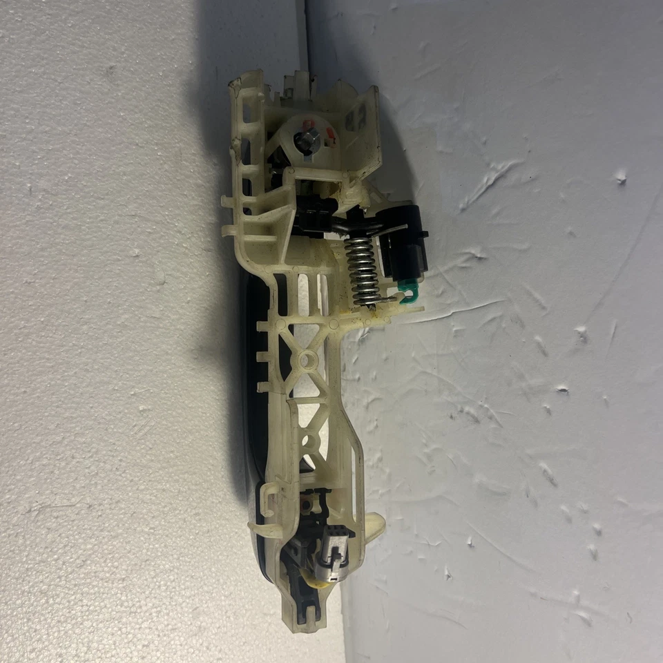 20-25 HYUNDAI VENUE FRONT LEFT SIDE EXTERIOR DOOR HANDLE BLUE SMART KEY USED OEM - Image 4 of 4