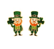 ST. PATRICKS DAY LEPRECHAUN HOLDING A SHAMROCK PIERCED GOLD TONE EARRINGS