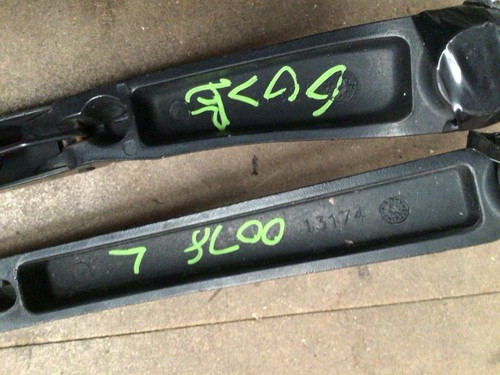Ford Territory SX-SY TX TS Ghia front windscreen wiper arm front pair - Picture 3 of 3