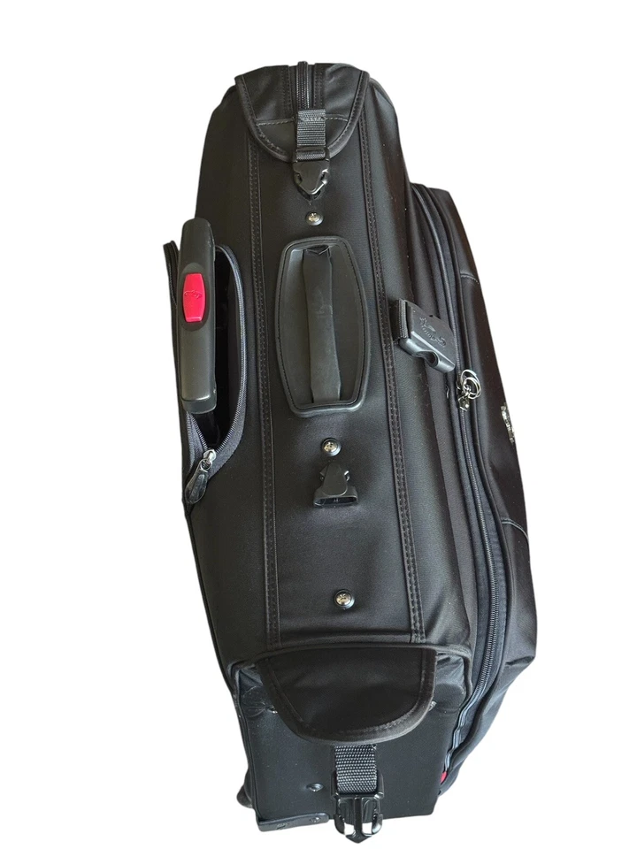 Bagagem de mão Atlantic preta de náilon rolante tamanho 24”x22”x9” - Imagem 4 de 4