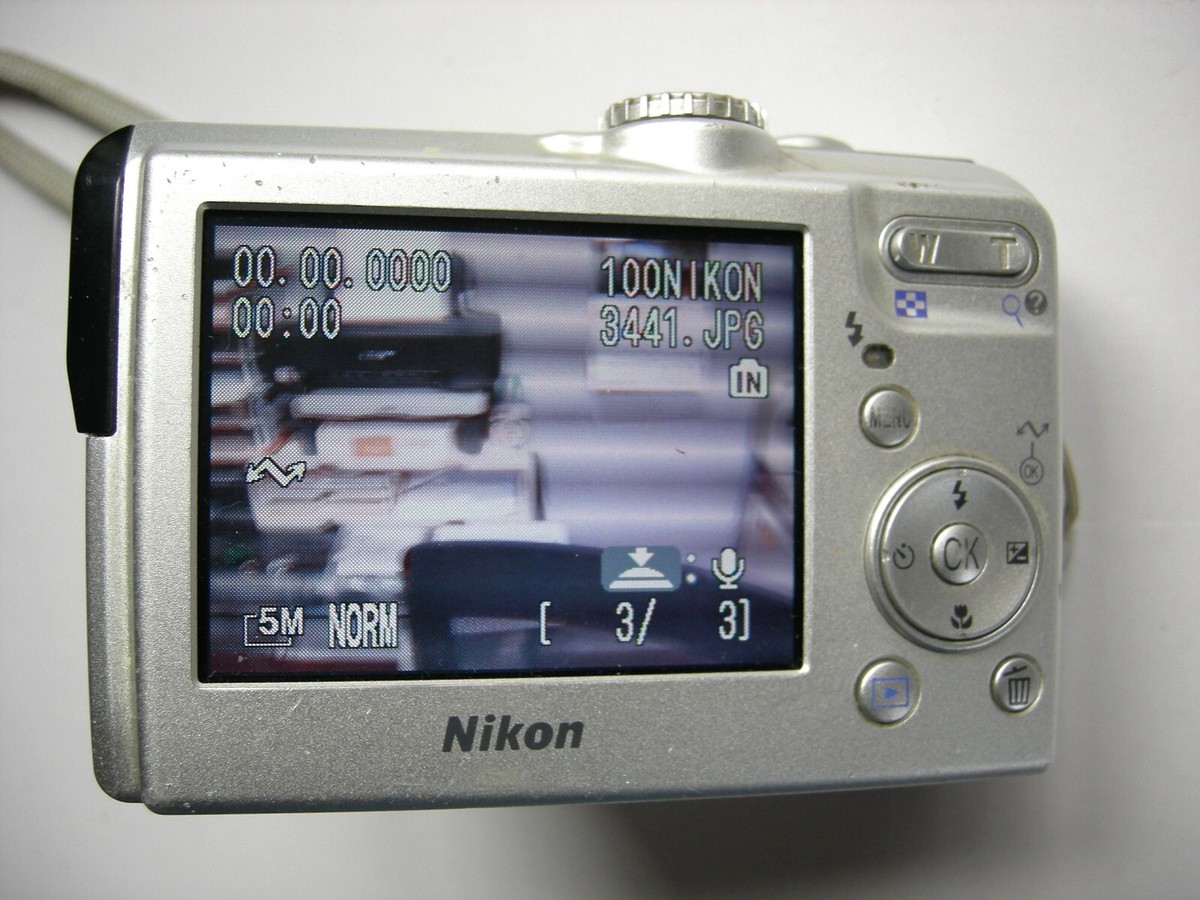 Nikon Coolpix P2 2.5