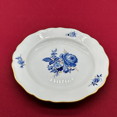 MEISSEN TELLER AUS PORZELLAN BLAUE BLUME MIT GOLDGRÄSERN UND INSEKTEN 18cm