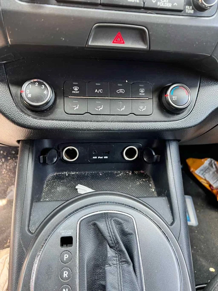 Conjunto de filtro de aire usado se adapta a: Kia Sportage 2011 2,0 L California emisiones SULE Foto 4 de 4