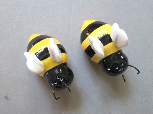 Market Square Honeybee Ceramic Salt & Pepper Shaker Set NIB - Picture 3 of 8