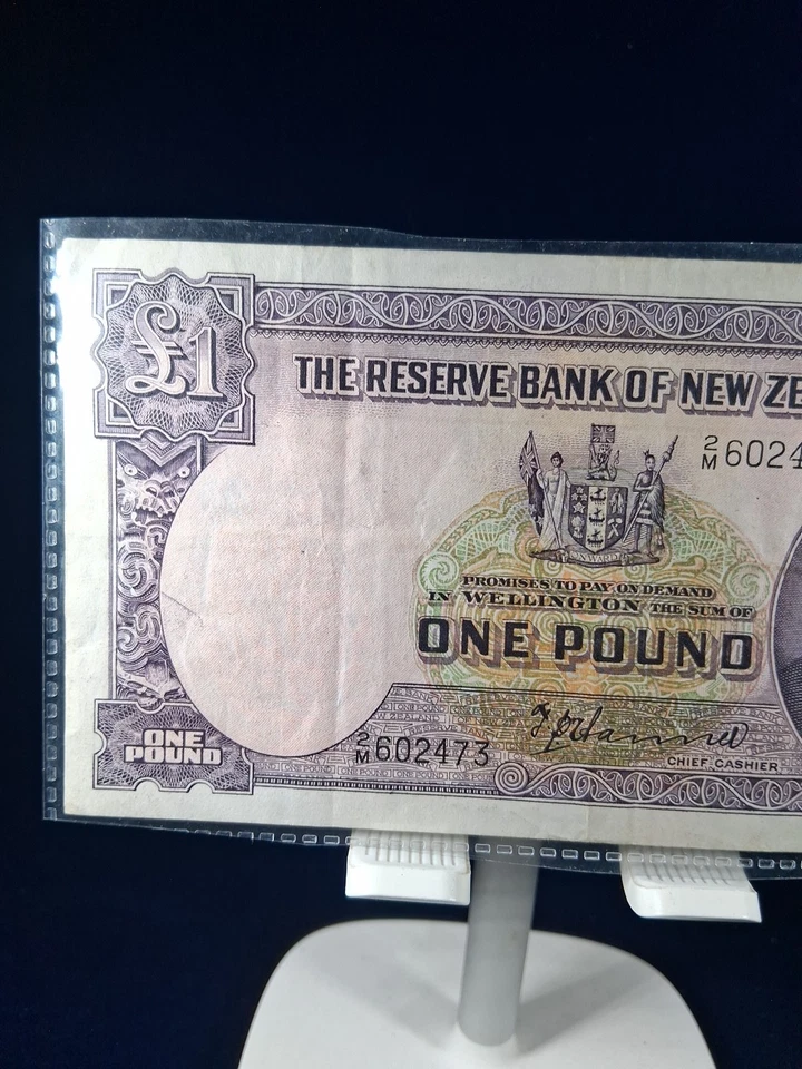RARE 1940-1955 NEW ZEALAND WORLD WAR II PRE DECIMAL ONE POUND BANKNOTE - Image 3 of 4
