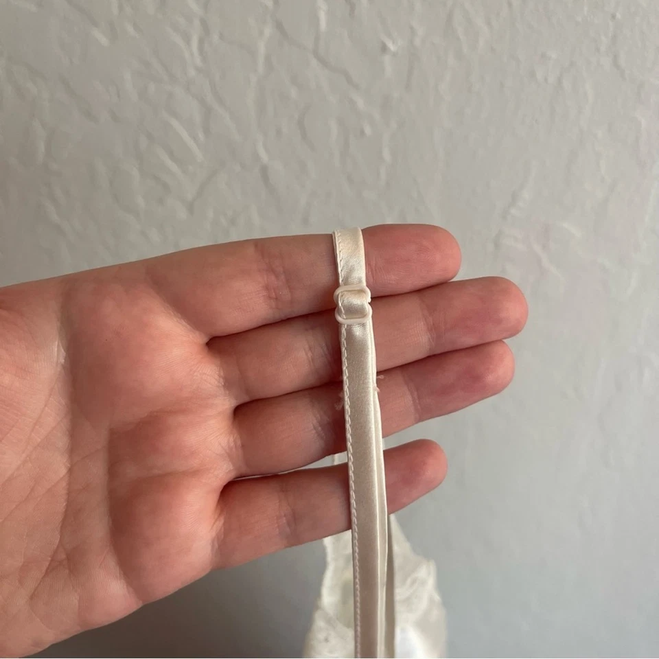 Y2K Victoria's Secret Cream White Lace Cropped Cami Satin Coquette Womens XS - Image 4 of 4