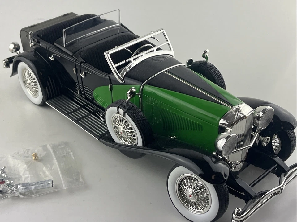 1:18 Signature Models 1934 Duesenberg black/ green (beschädigt mit Teilen) - Bild 3 von 4