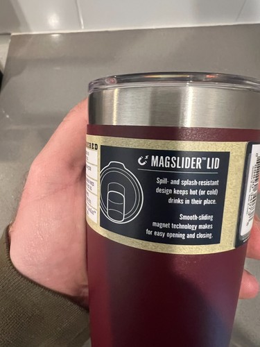 Vaso YETI Rambler 10 oz Wild Vine rojo con tapa MAGSLIDER - Imagen 4 de 6