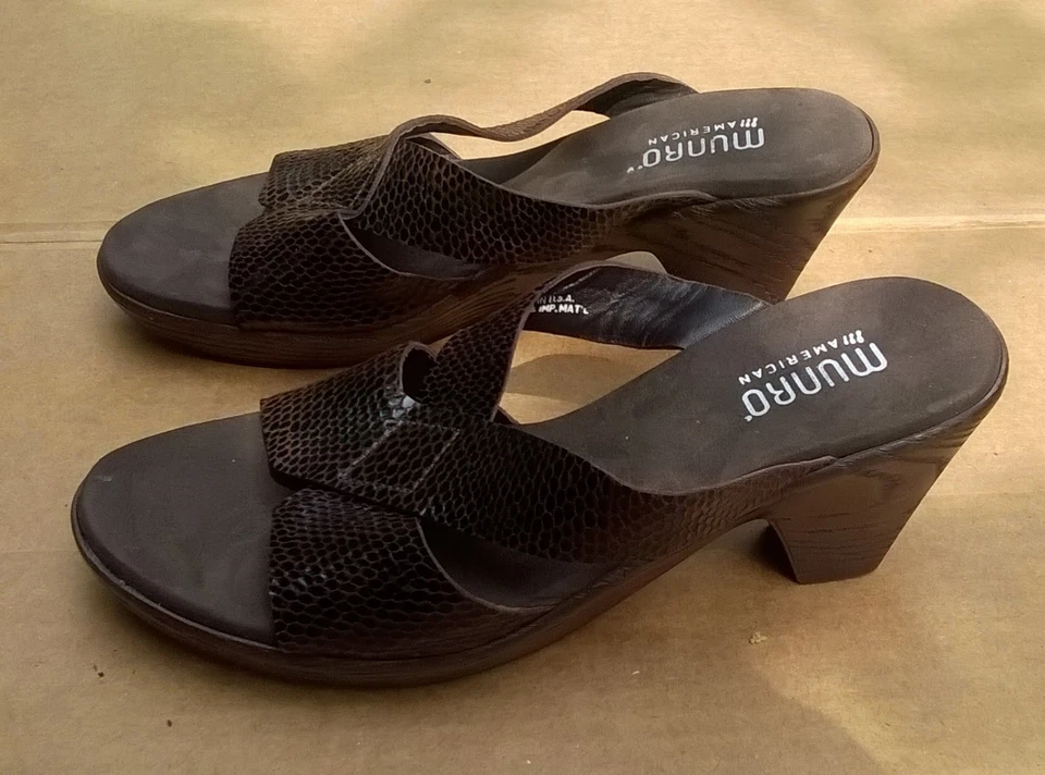 Munro American USA Made Brown Faux Snake Skin Womens Sandals 8 M EUC Hardly Worn - Image 2 of 4